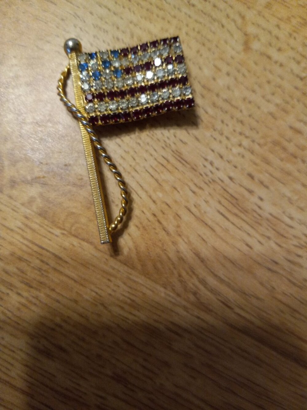 Vintage Gold Tone w Sparkling Prong Set Rhinestones AMERICAN FLAG Brooch Pin